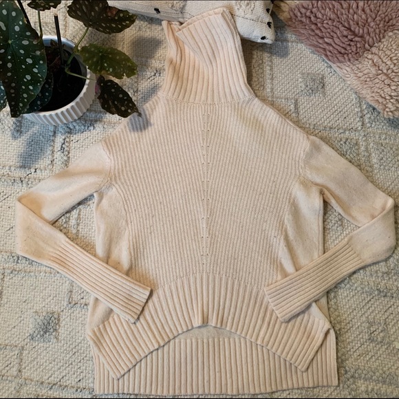 Moth by Anthropologie Wool Turtle Neck - Picture 2 of 9